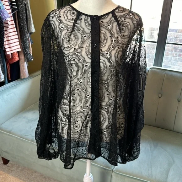 🎉HP🎉EUC Fendi Lace Button Front Blouse with Wrap Sleeve Detail - Picture 2 of 10